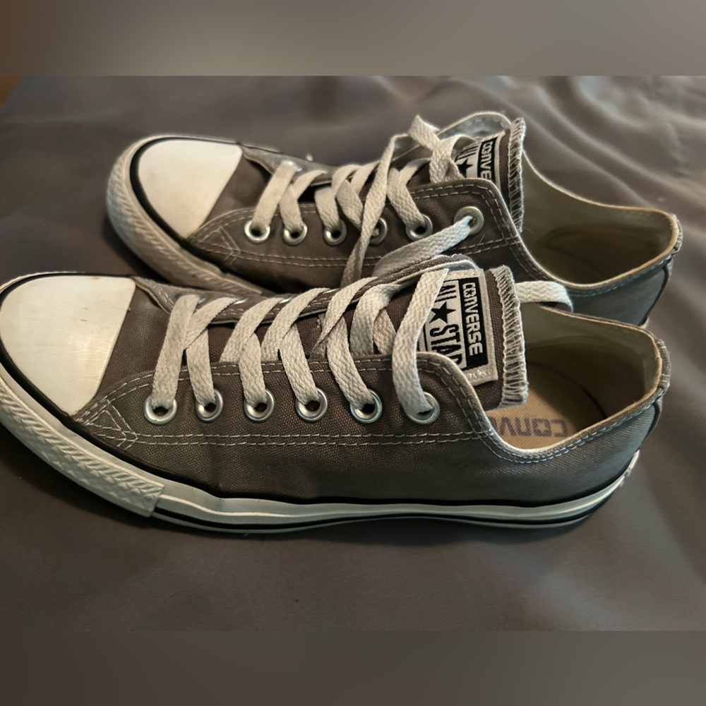Men’s 5 Women’s 7 low top grey chucks